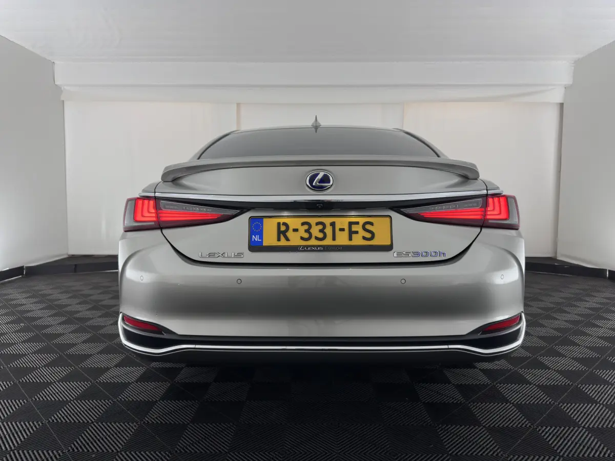 Business Line (INCL-BTW) Aut. *PANO | LEATHER | FULL-LED | ADAPTIVE-CRUISE | BLINDSPOT | KEYLESS | CAMERA | HEATED-COMFORTSEATS | NAVI-FULLMAP | PRIVACY-GLASS | SHIFTPADDLES | ECC | PDC | 18