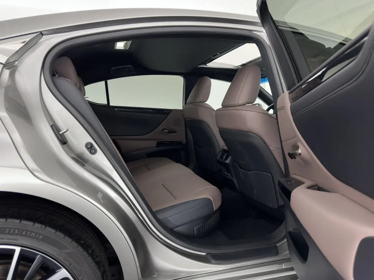 Business Line (INCL-BTW) Aut. *PANO | LEATHER | FULL-LED | ADAPTIVE-CRUISE | BLINDSPOT | KEYLESS | CAMERA | HEATED-COMFORTSEATS | NAVI-FULLMAP | PRIVACY-GLASS | DAB | DIGI-COCKPIT | SHIFTPAD