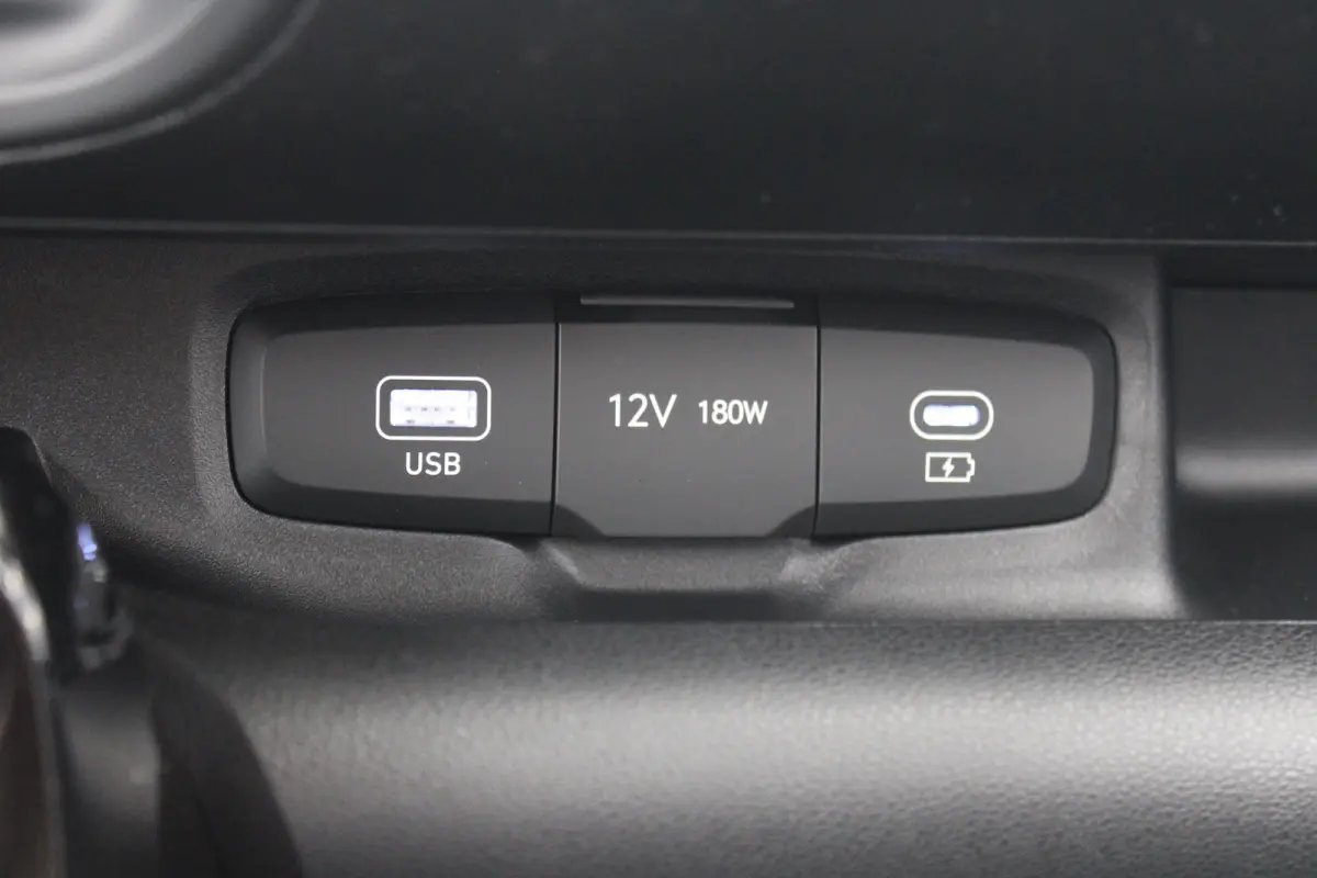 Pulse | 17 INCH | Gewrapt | Navigatie | Verschuifbare achterbank | Adaptieve Cruise Control | Automaat