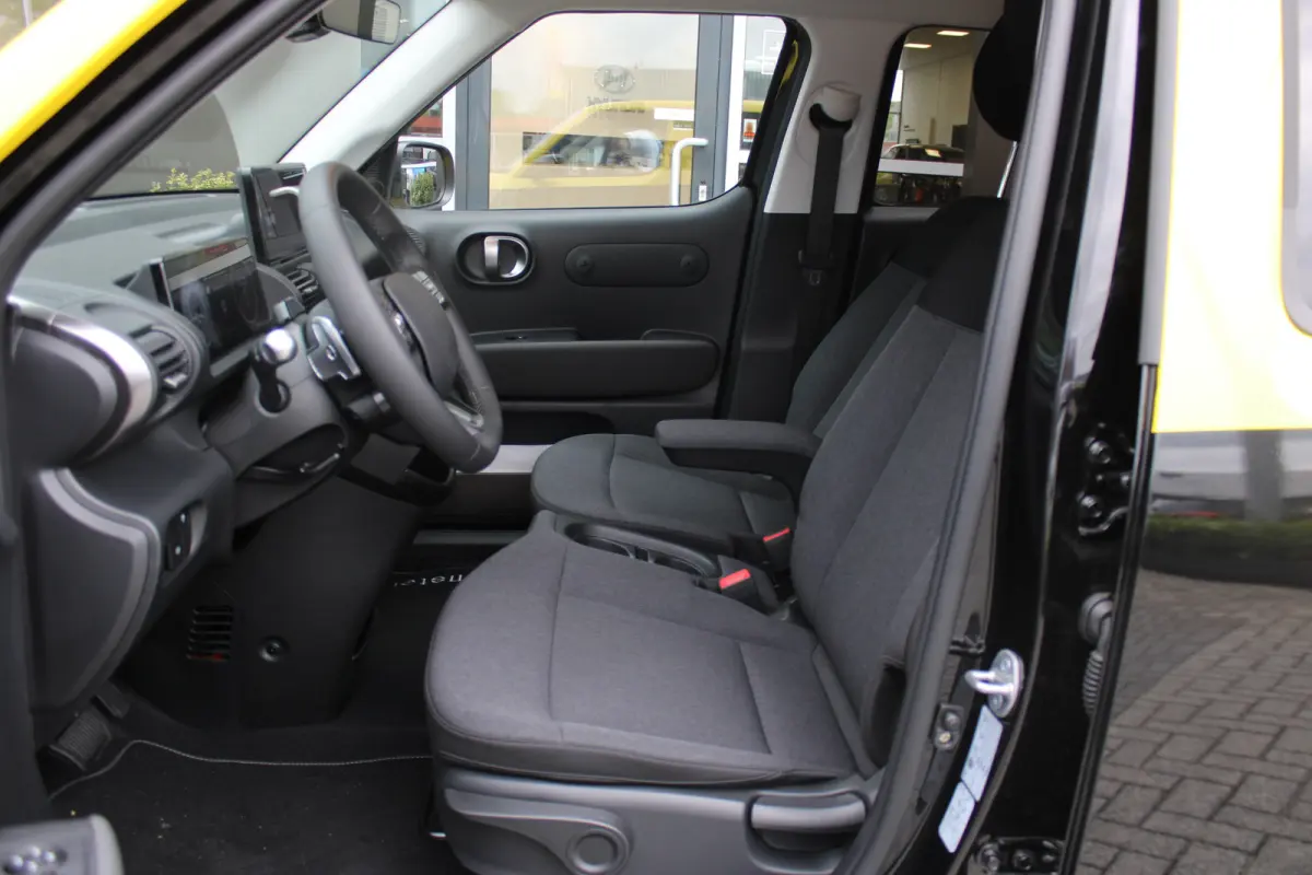 Pulse | 17 INCH | Gewrapt | Navigatie | Verschuifbare achterbank | Adaptieve Cruise Control | Automaat