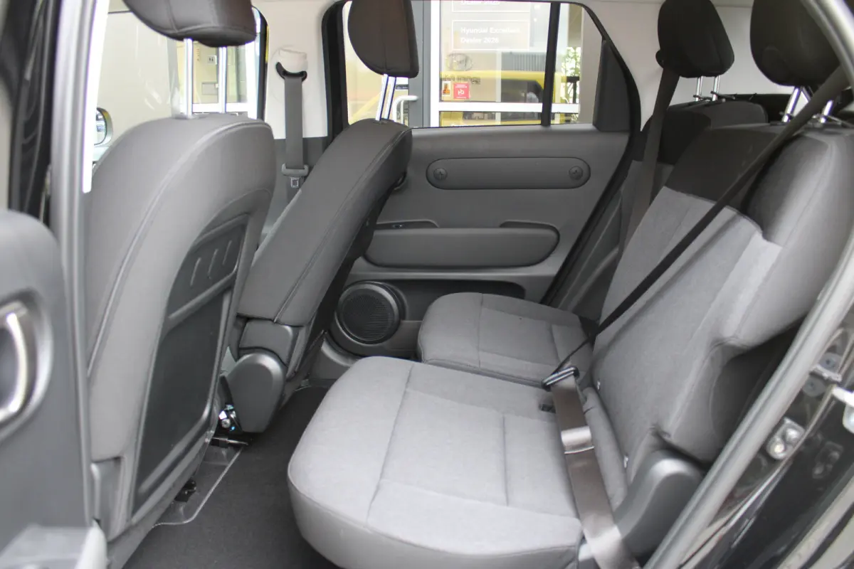 Pulse | 17 INCH | Gewrapt | Navigatie | Verschuifbare achterbank | Adaptieve Cruise Control | Automaat