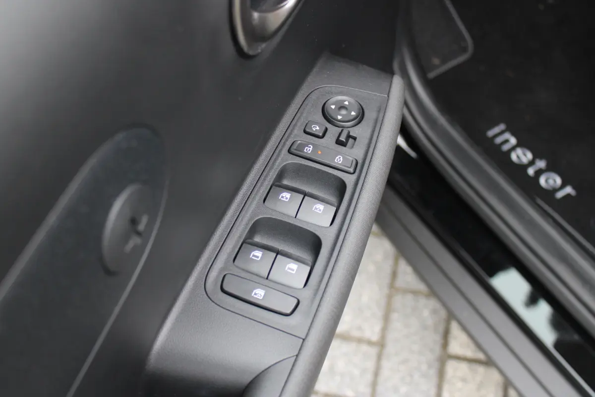 Pulse | 17 INCH | Gewrapt | Navigatie | Verschuifbare achterbank | Adaptieve Cruise Control | Automaat