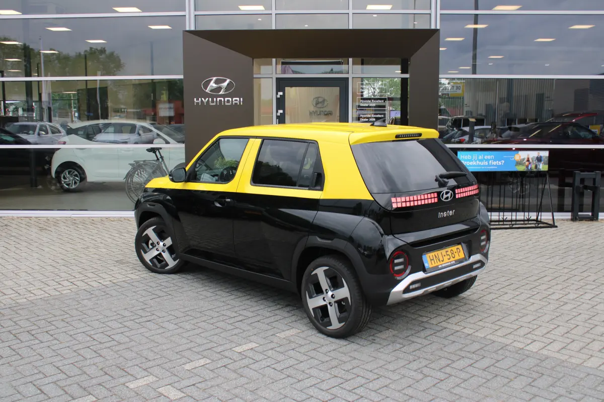 Pulse | 17 INCH | Gewrapt | Navigatie | Verschuifbare achterbank | Adaptieve Cruise Control | Automaat
