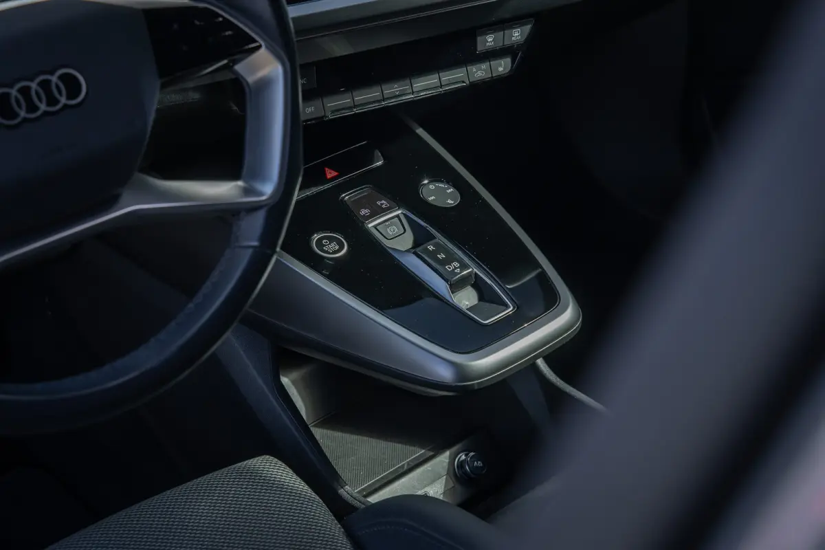 40 Edition 77 kWh | Apple Carplay/Android Auto | Achteruitrijcamera | Dodehoek detectie | climate controle |Elektrisch bedienbare achterklep | LED | Stoel- Stuurverwarming | Achteruitrijcame
