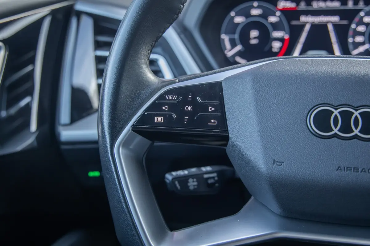 40 Edition 77 kWh | Apple Carplay/Android Auto | Achteruitrijcamera | Dodehoek detectie | climate controle |Elektrisch bedienbare achterklep | LED | Stoel- Stuurverwarming | Achteruitrijcame