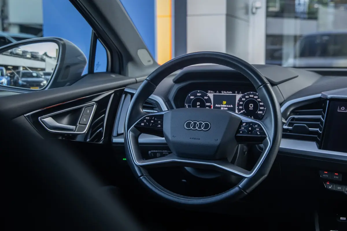 40 Edition 77 kWh | Apple Carplay/Android Auto | Achteruitrijcamera | Dodehoek detectie | climate controle |Elektrisch bedienbare achterklep | LED | Stoel- Stuurverwarming | Achteruitrijcame