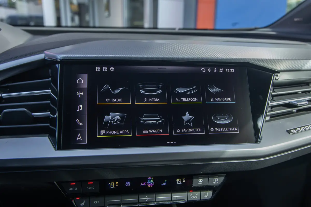 40 Edition 77 kWh | Apple Carplay/Android Auto | Achteruitrijcamera | Dodehoek detectie | climate controle |Elektrisch bedienbare achterklep | LED | Stoel- Stuurverwarming | Achteruitrijcame