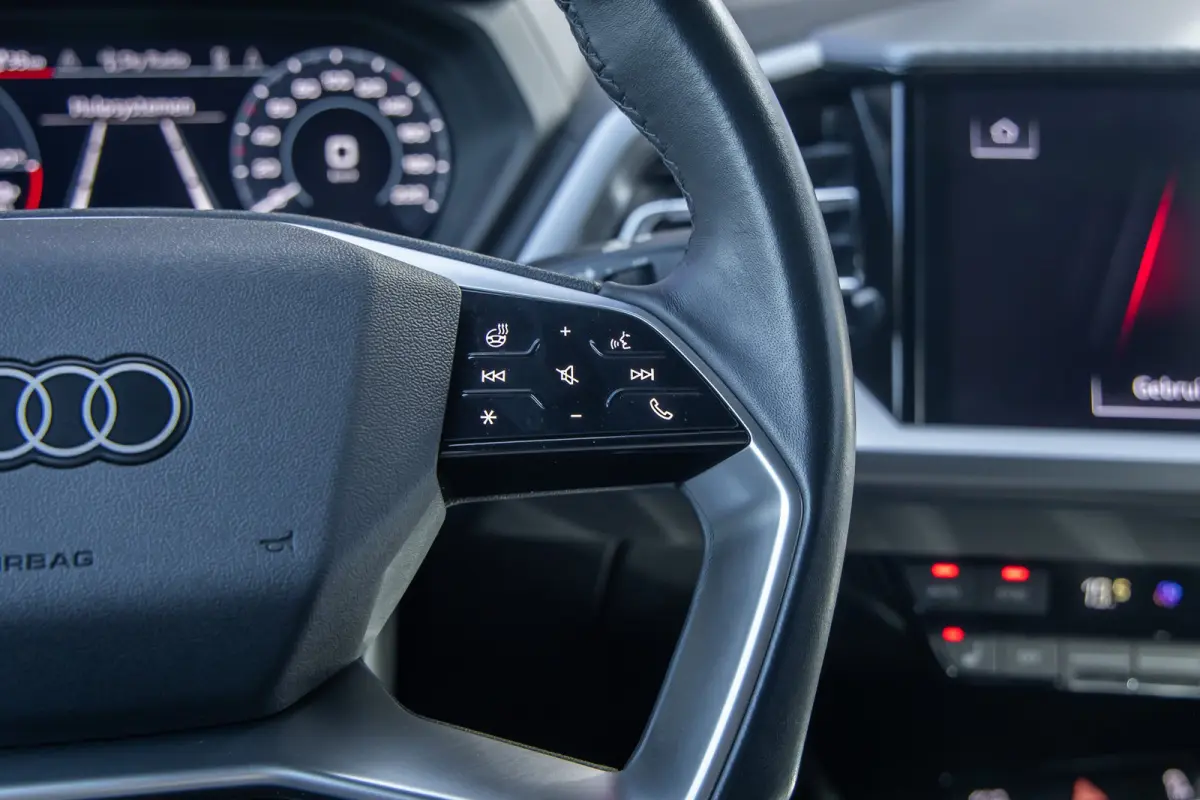 40 Edition 77 kWh | Apple Carplay/Android Auto | Achteruitrijcamera | Dodehoek detectie | climate controle |Elektrisch bedienbare achterklep | LED | Stoel- Stuurverwarming | Achteruitrijcame