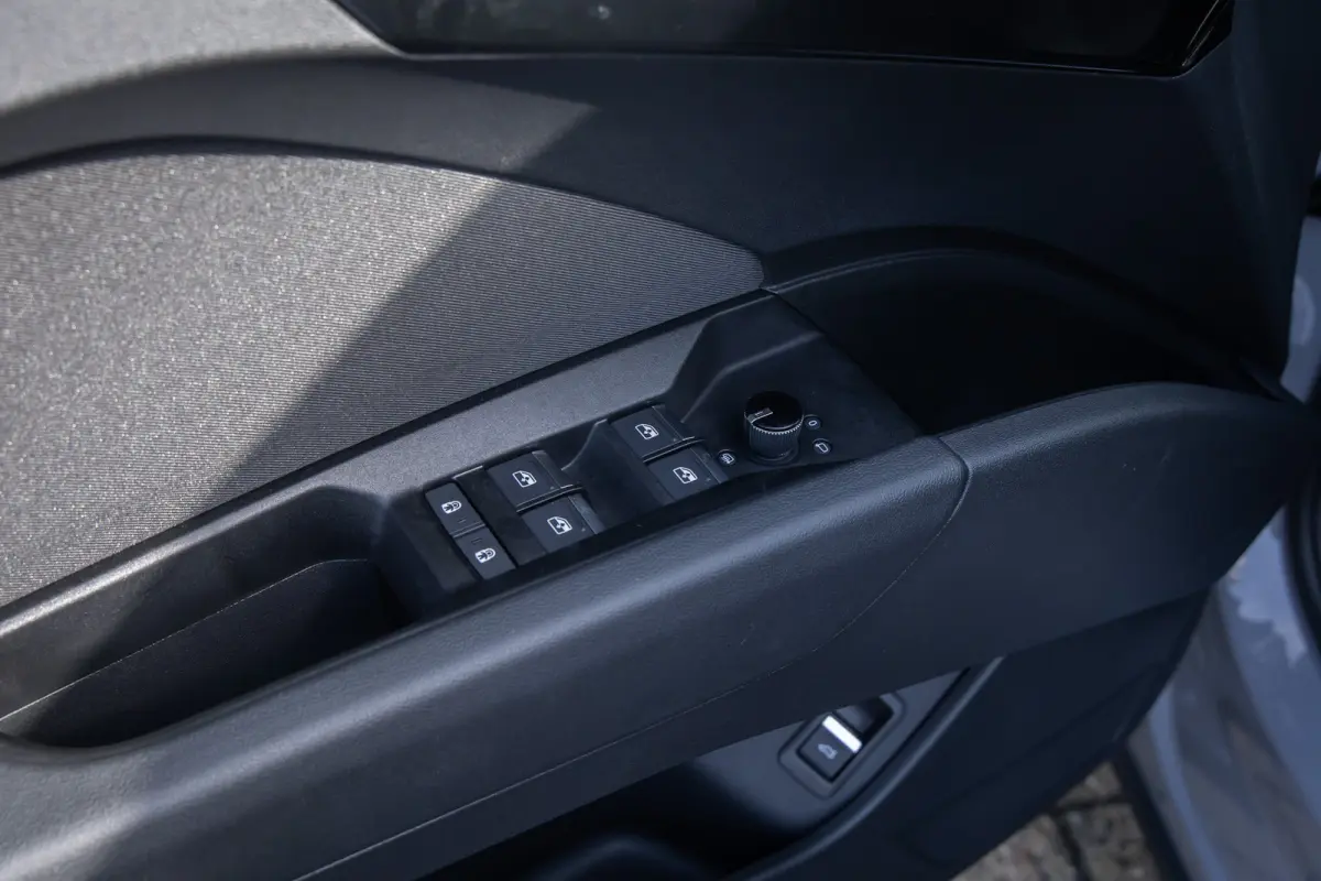 40 Edition 77 kWh | Apple Carplay/Android Auto | Achteruitrijcamera | Dodehoek detectie | climate controle |Elektrisch bedienbare achterklep | LED | Stoel- Stuurverwarming | Achteruitrijcame