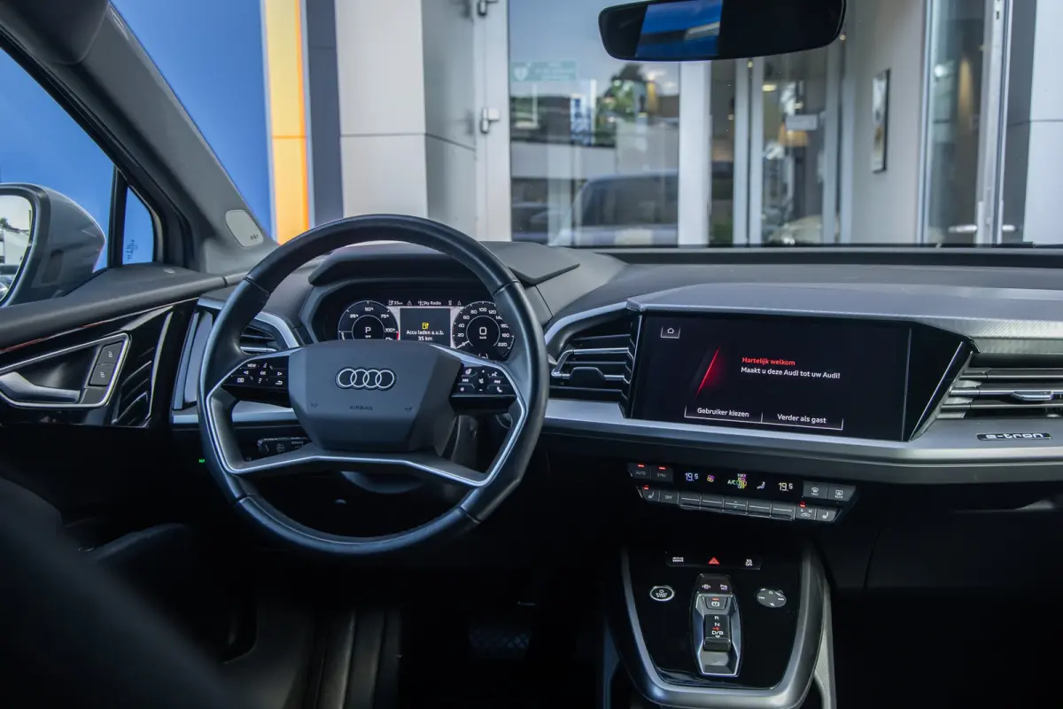 40 Edition 77 kWh | Apple Carplay/Android Auto | Achteruitrijcamera | Dodehoek detectie | climate controle |Elektrisch bedienbare achterklep | LED | Stoel- Stuurverwarming | Achteruitrijcame