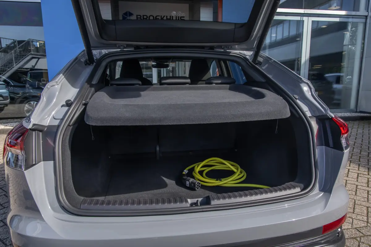 40 Edition 77 kWh | Apple Carplay/Android Auto | Achteruitrijcamera | Dodehoek detectie | climate controle |Elektrisch bedienbare achterklep | LED | Stoel- Stuurverwarming | Achteruitrijcame