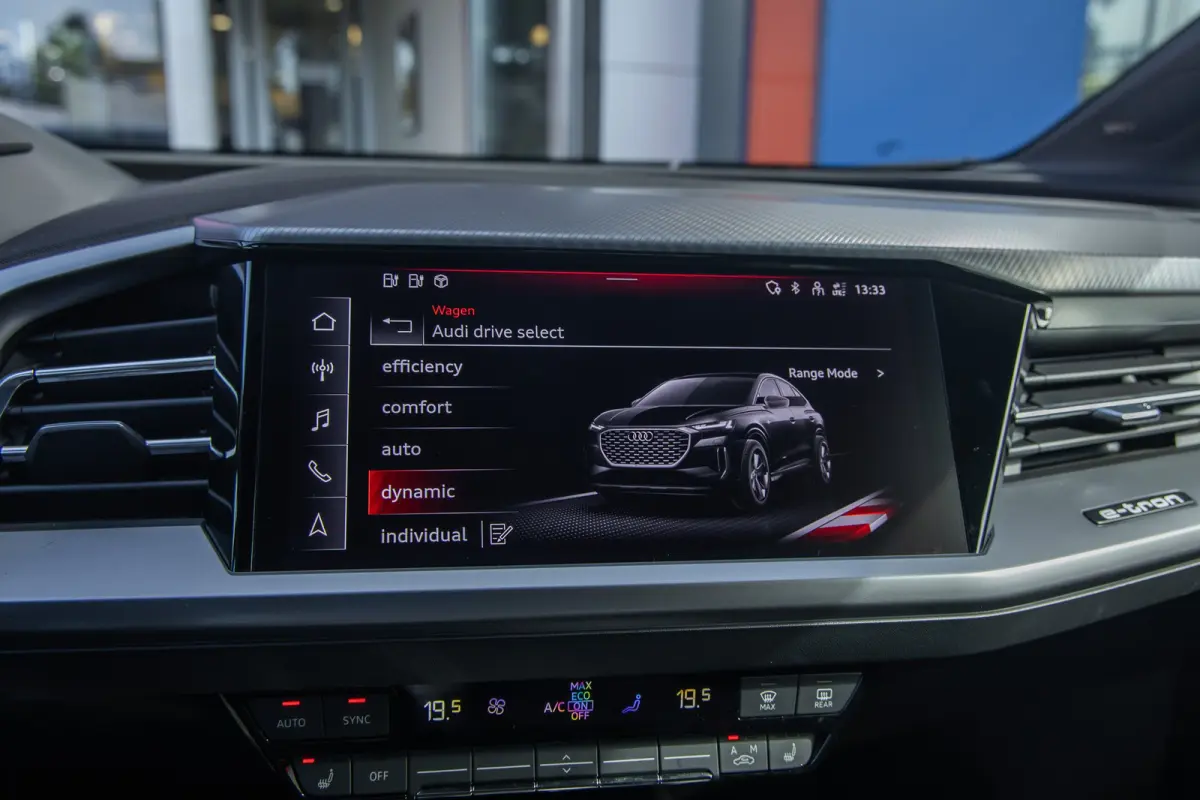 40 Edition 77 kWh | Apple Carplay/Android Auto | Achteruitrijcamera | Dodehoek detectie | climate controle |Elektrisch bedienbare achterklep | LED | Stoel- Stuurverwarming | Achteruitrijcame