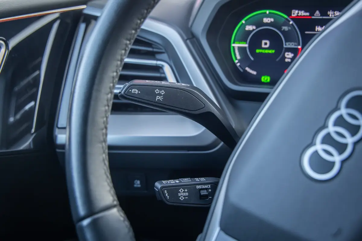 40 Edition 77 kWh | Apple Carplay/Android Auto | Achteruitrijcamera | Dodehoek detectie | climate controle |Elektrisch bedienbare achterklep | LED | Stoel- Stuurverwarming | Achteruitrijcame