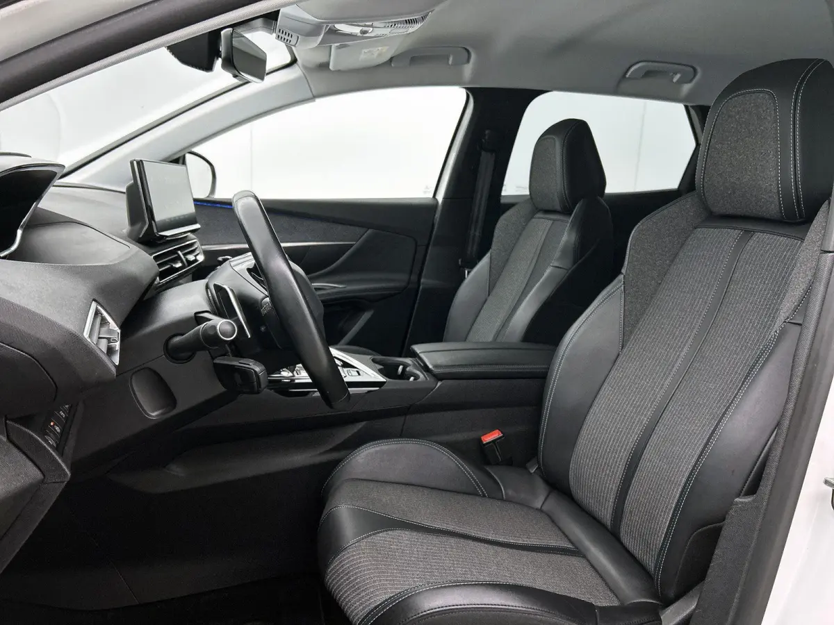 HYbrid4 Blue Lease Allure 300pk Automaat | Navigatie | Camera | Licht Metalen Velgen 18" | Dodehoek Detectie | Voorstoelen Verwarmd