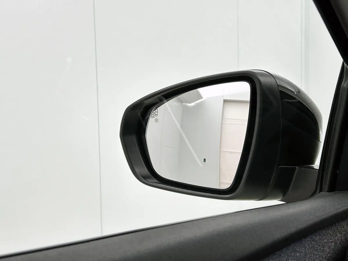 HYbrid4 Blue Lease Allure 300pk Automaat | Navigatie | Camera | Licht Metalen Velgen 18" | Dodehoek Detectie | Voorstoelen Verwarmd