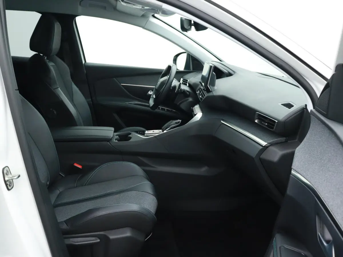 HYbrid4 Blue Lease Allure 300pk Automaat | Navigatie | Camera | Licht Metalen Velgen 18" | Dodehoek Detectie | Voorstoelen Verwarmd