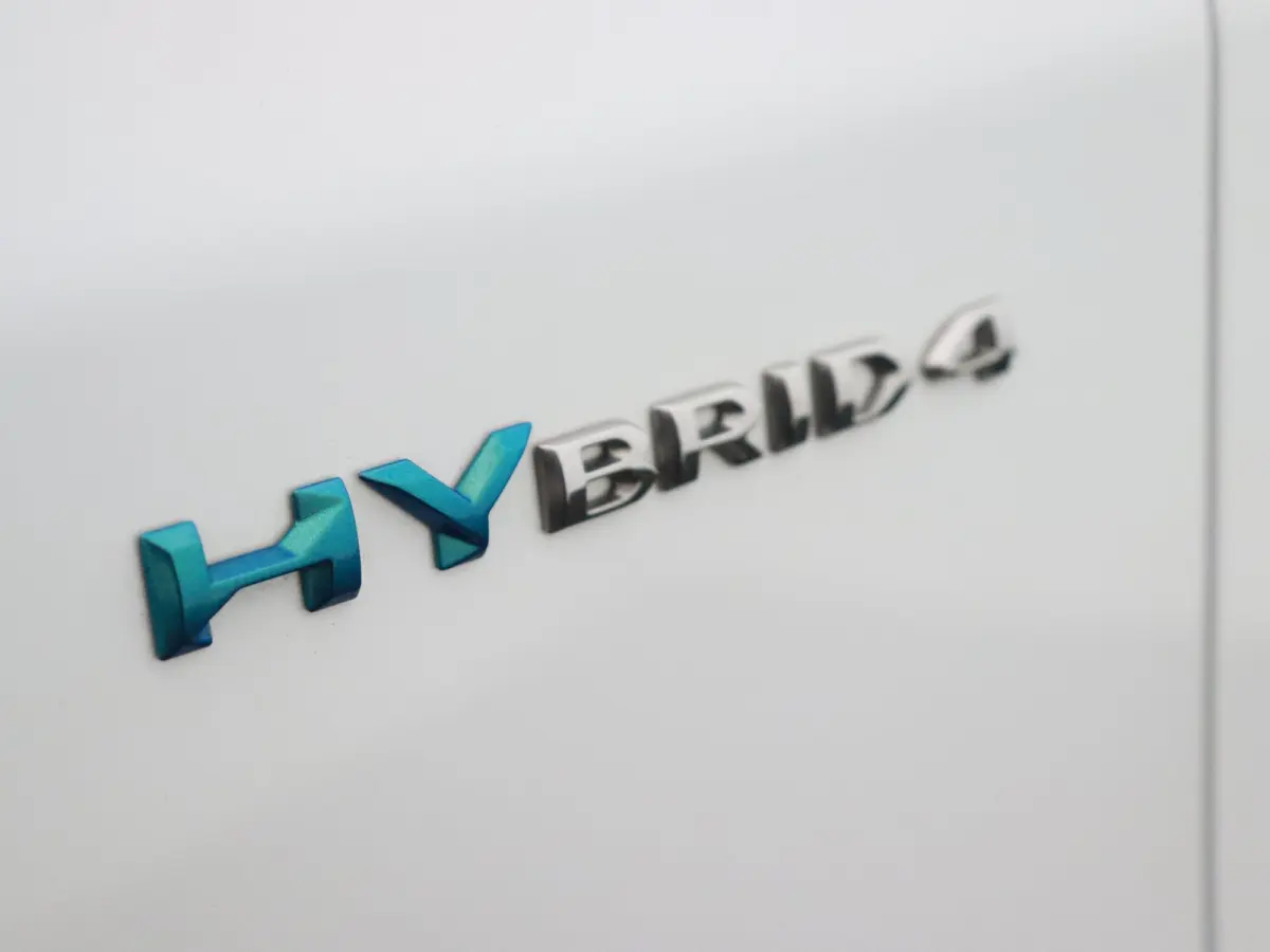 HYbrid4 Blue Lease Allure 300pk Automaat | Navigatie | Camera | Licht Metalen Velgen 18" | Dodehoek Detectie | Voorstoelen Verwarmd