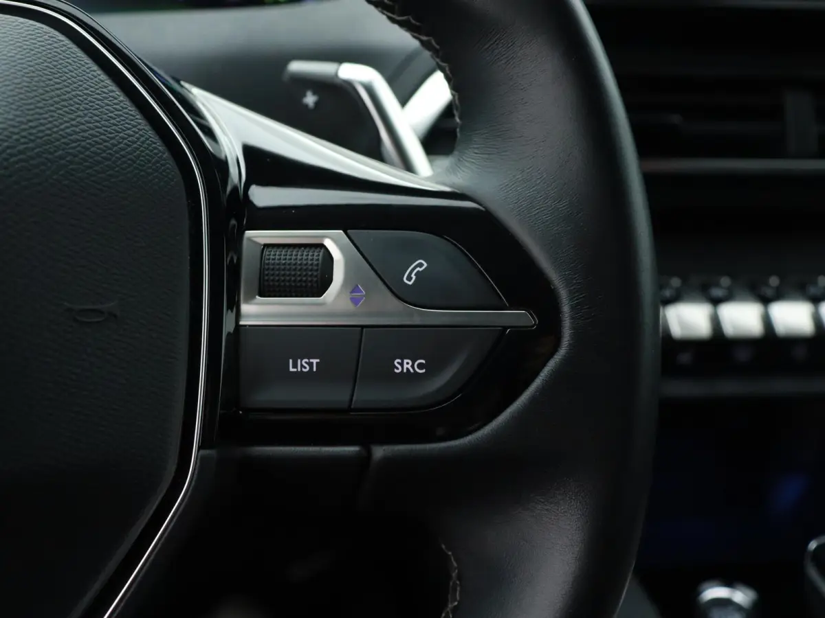 HYbrid4 Blue Lease Allure 300pk Automaat | Navigatie | Camera | Licht Metalen Velgen 18" | Dodehoek Detectie | Voorstoelen Verwarmd