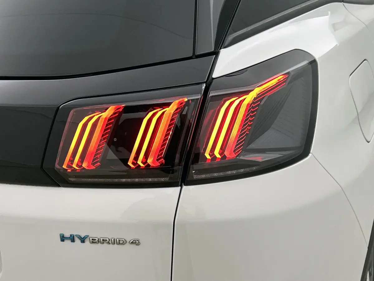 HYbrid4 Blue Lease Allure 300pk Automaat | Navigatie | Camera | Licht Metalen Velgen 18" | Dodehoek Detectie | Voorstoelen Verwarmd