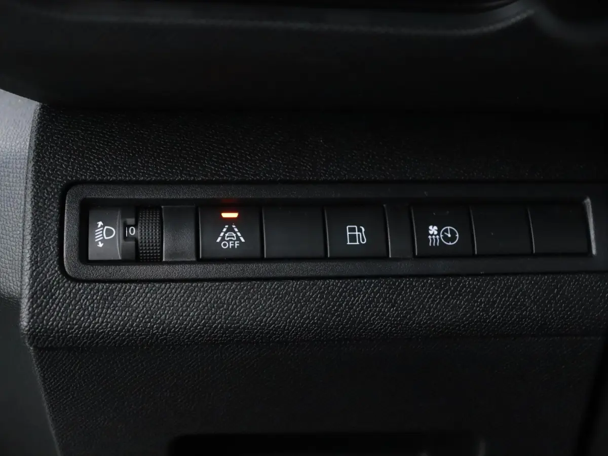 HYbrid4 Blue Lease Allure 300pk Automaat | Navigatie | Camera | Licht Metalen Velgen 18" | Dodehoek Detectie | Voorstoelen Verwarmd