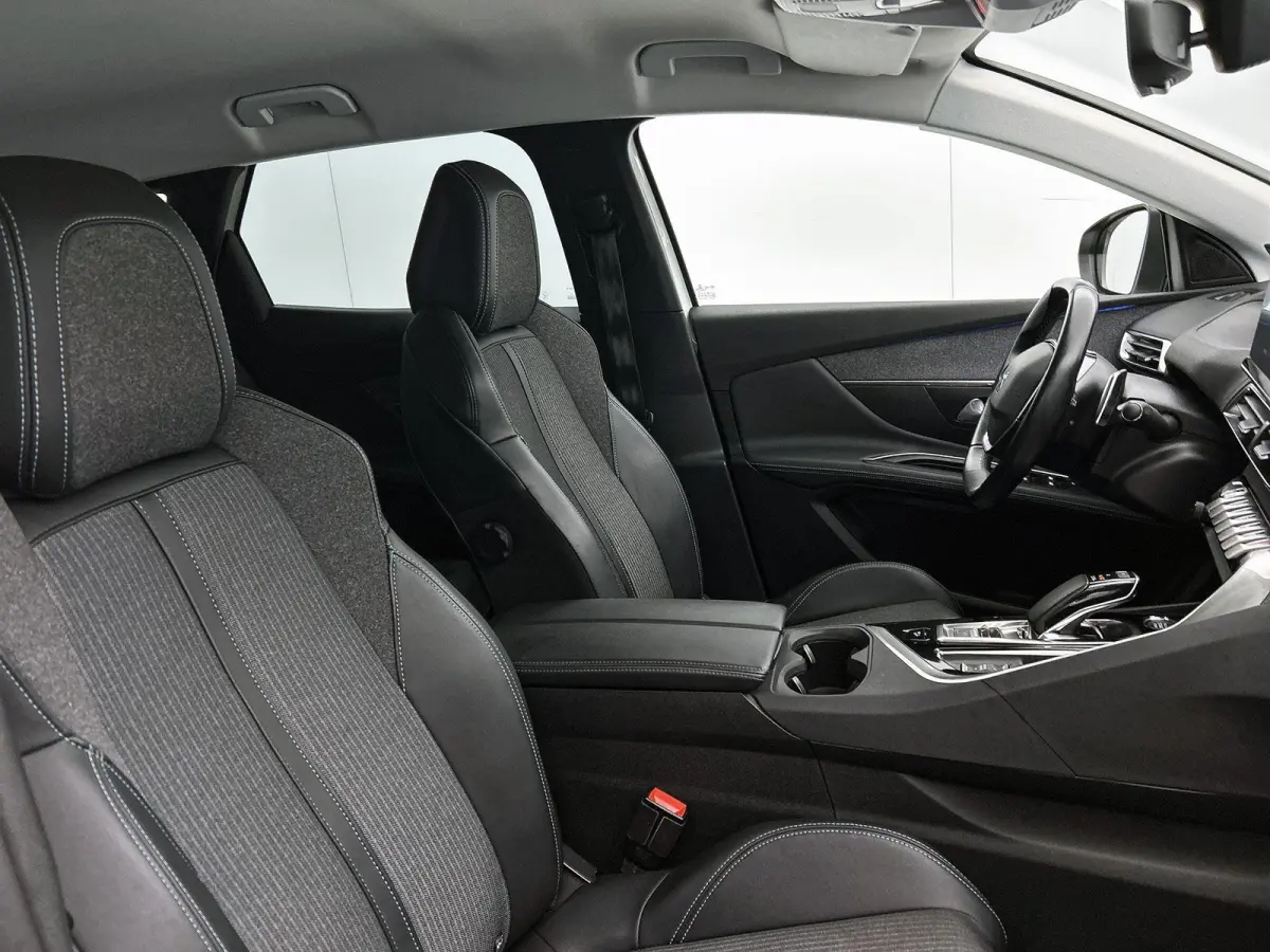 HYbrid4 Blue Lease Allure 300pk Automaat | Navigatie | Camera | Licht Metalen Velgen 18" | Dodehoek Detectie | Voorstoelen Verwarmd