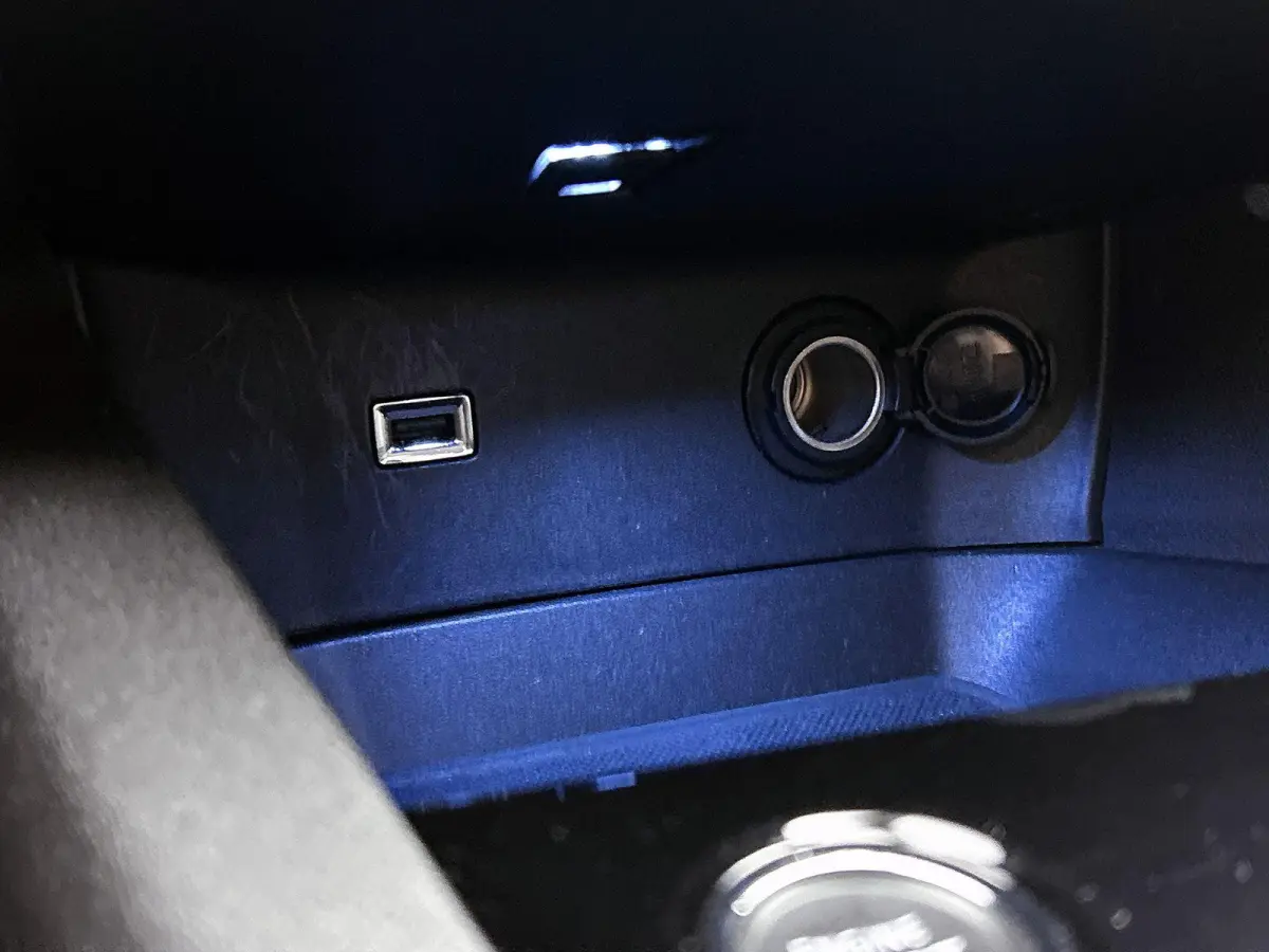 HYbrid4 Blue Lease Allure 300pk Automaat | Navigatie | Camera | Licht Metalen Velgen 18" | Dodehoek Detectie | Voorstoelen Verwarmd