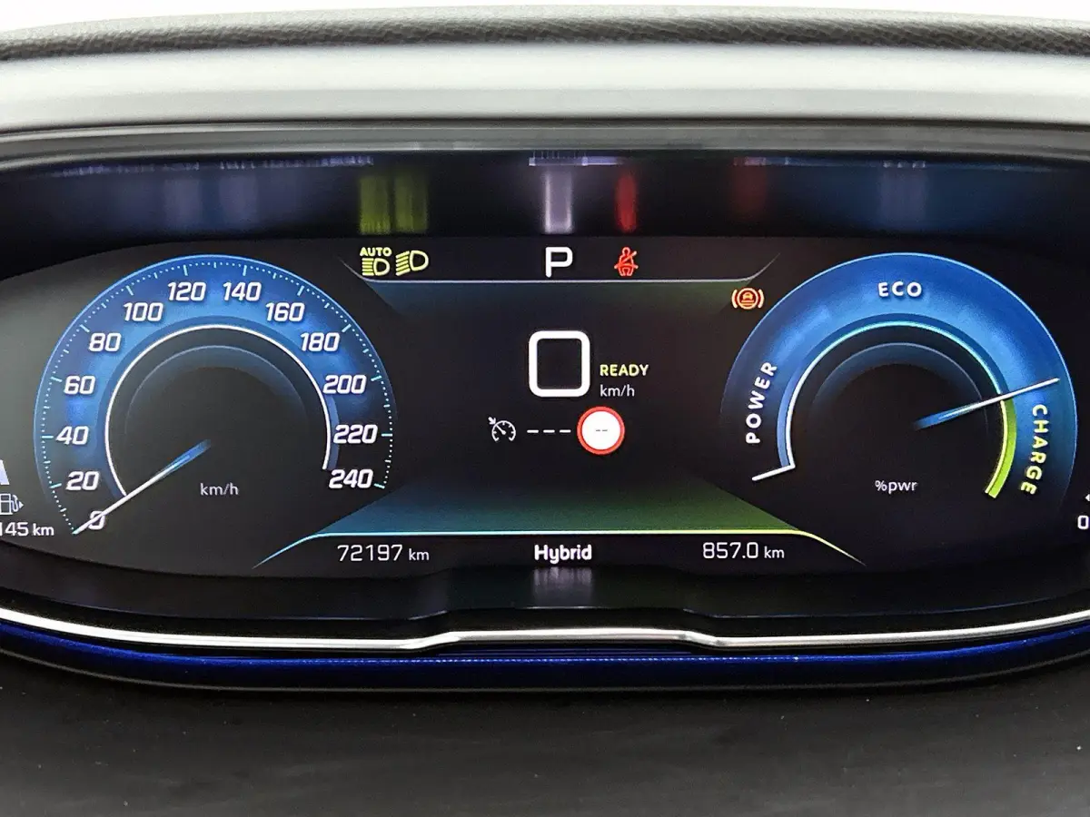 HYbrid4 Blue Lease Allure 300pk Automaat | Navigatie | Camera | Licht Metalen Velgen 18" | Dodehoek Detectie | Voorstoelen Verwarmd