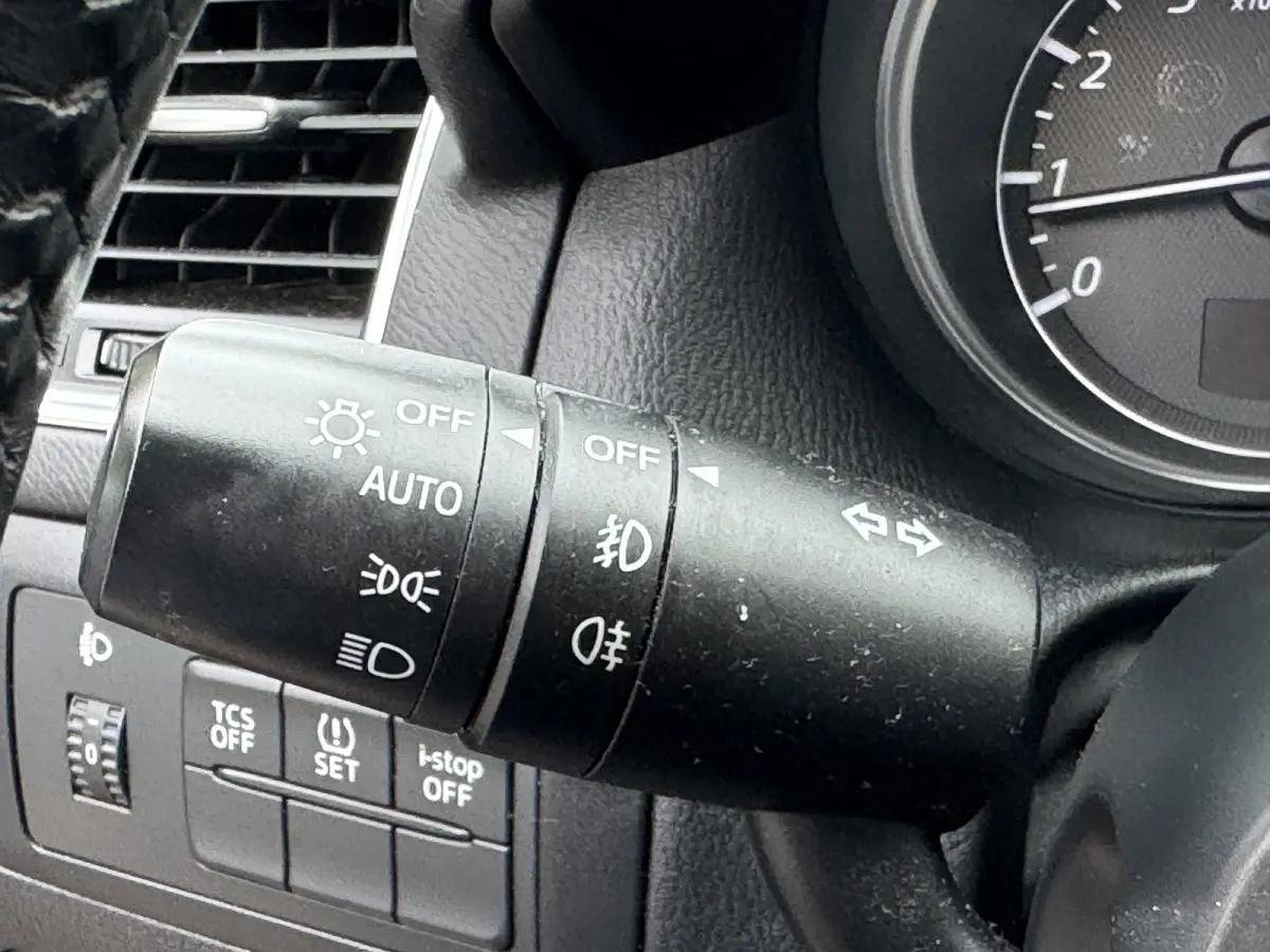 2.0 SkyActiv-G 165 Skylease 2WD Navi Camera