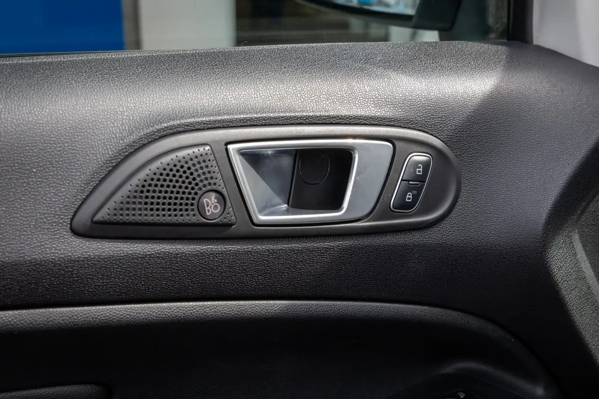 1.0 EcoBoost Titanium | Navi | Apple Carplay/Android Auto | Camera | Cruise Control | 17''LM Velgen | DAB | Winterpack | Achteruitrijcamera | DAB ontvanger | Lichtmetalen velgen 17"