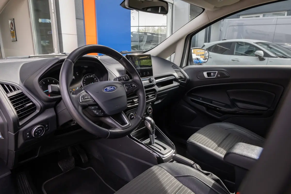 1.0 EcoBoost Titanium | Navi | Apple Carplay/Android Auto | Camera | Cruise Control | 17''LM Velgen | DAB | Winterpack | Achteruitrijcamera | DAB ontvanger | Lichtmetalen velgen 17"