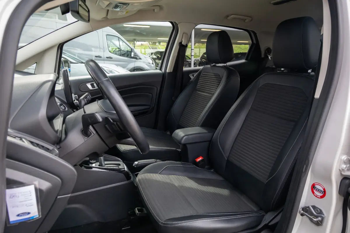 1.0 EcoBoost Titanium | Navi | Apple Carplay/Android Auto | Camera | Cruise Control | 17''LM Velgen | DAB | Winterpack | Achteruitrijcamera | DAB ontvanger | Lichtmetalen velgen 17"