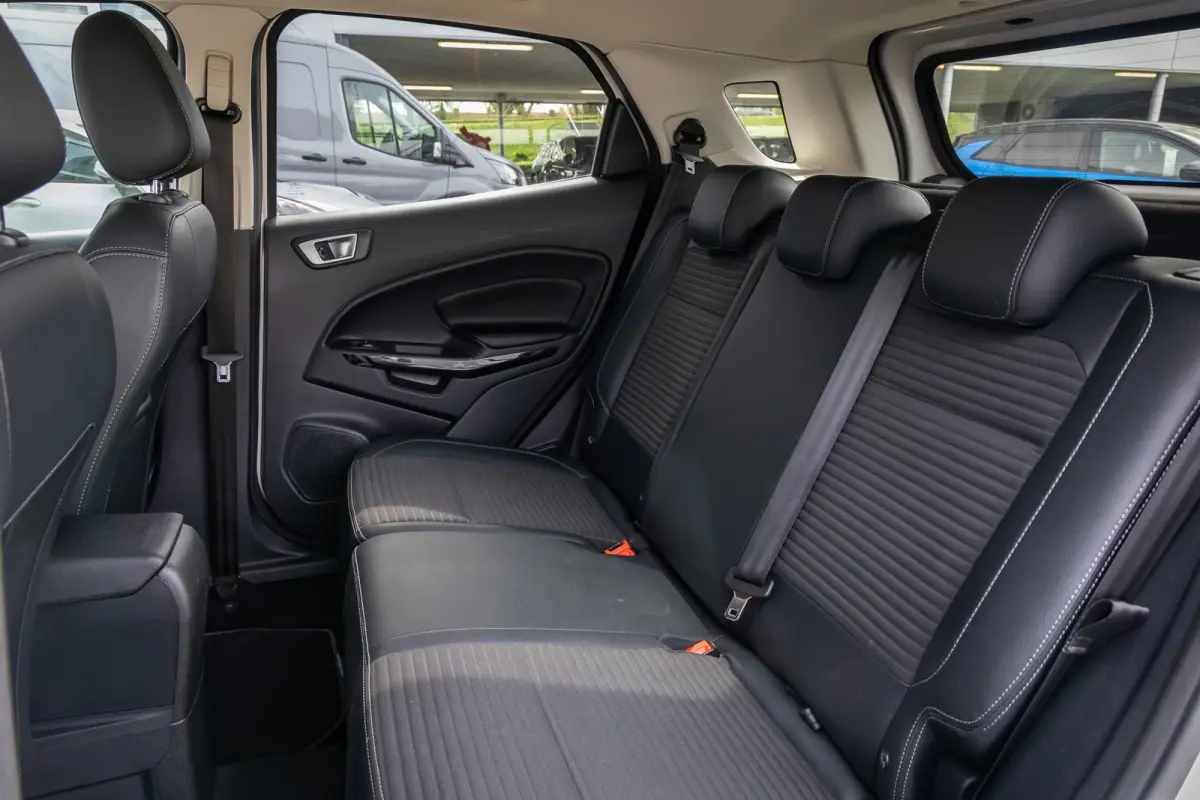 1.0 EcoBoost Titanium | Navi | Apple Carplay/Android Auto | Camera | Cruise Control | 17''LM Velgen | DAB | Winterpack | Achteruitrijcamera | DAB ontvanger | Lichtmetalen velgen 17"