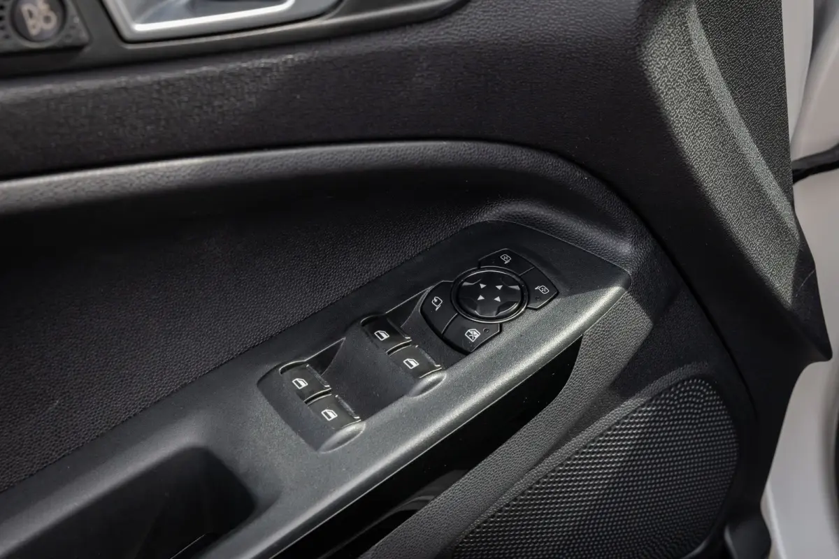 1.0 EcoBoost Titanium | Navi | Apple Carplay/Android Auto | Camera | Cruise Control | 17''LM Velgen | DAB | Winterpack | Achteruitrijcamera | DAB ontvanger | Lichtmetalen velgen 17"