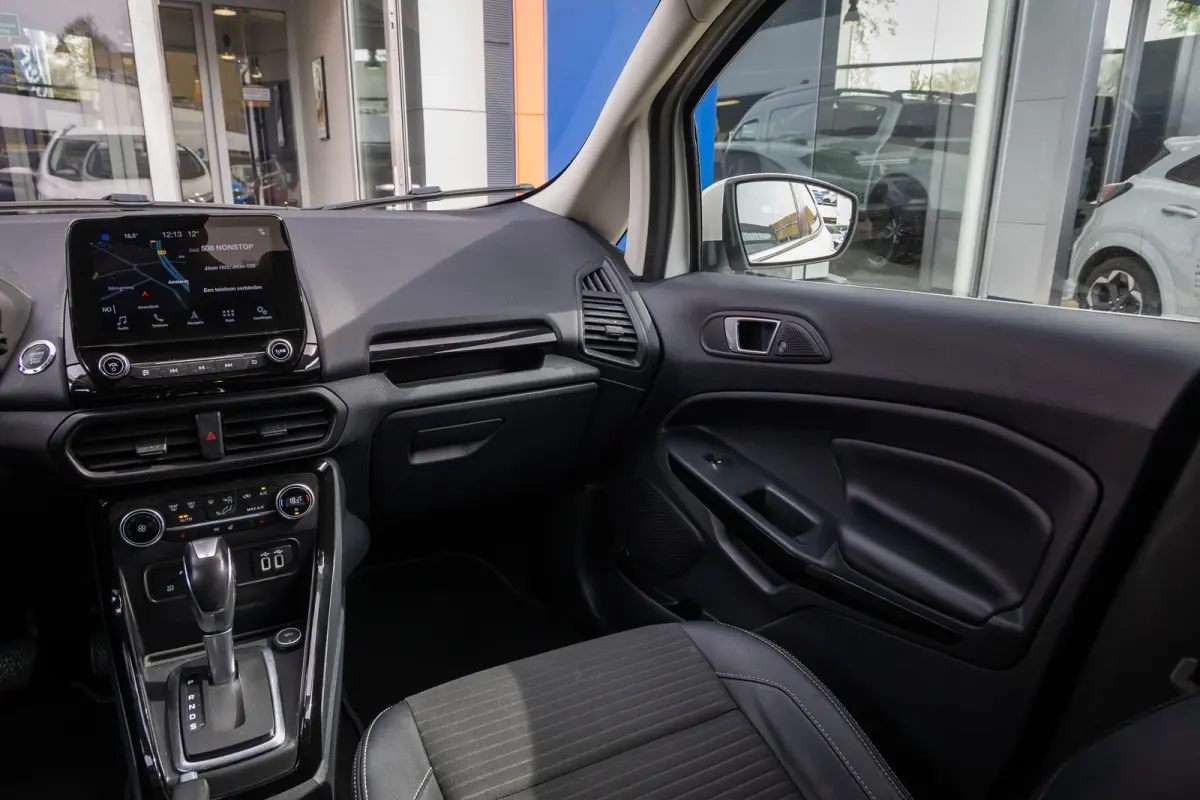 1.0 EcoBoost Titanium | Navi | Apple Carplay/Android Auto | Camera | Cruise Control | 17''LM Velgen | DAB | Winterpack | Achteruitrijcamera | DAB ontvanger | Lichtmetalen velgen 17"