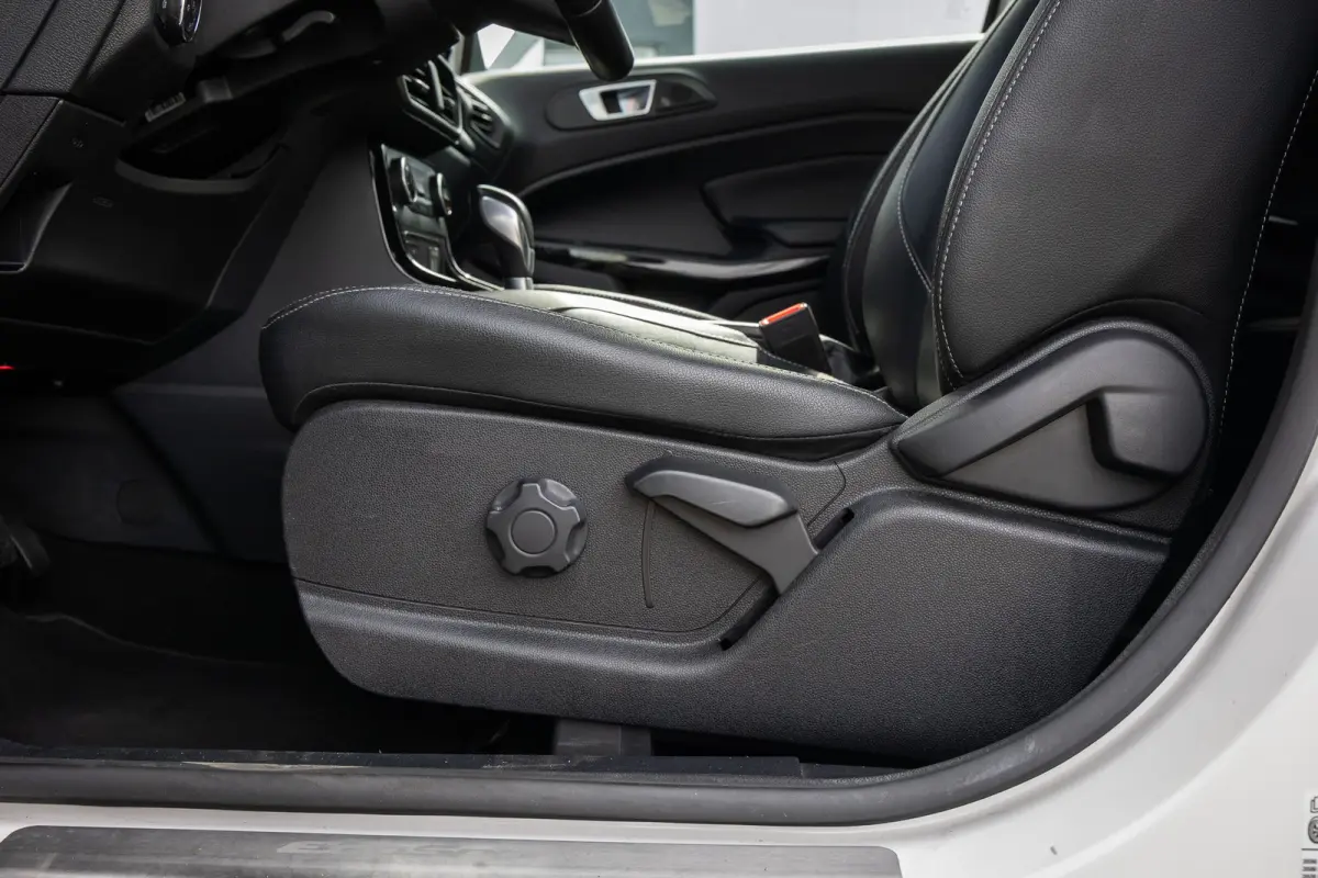 1.0 EcoBoost Titanium | Navi | Apple Carplay/Android Auto | Camera | Cruise Control | 17''LM Velgen | DAB | Winterpack | Achteruitrijcamera | DAB ontvanger | Lichtmetalen velgen 17"