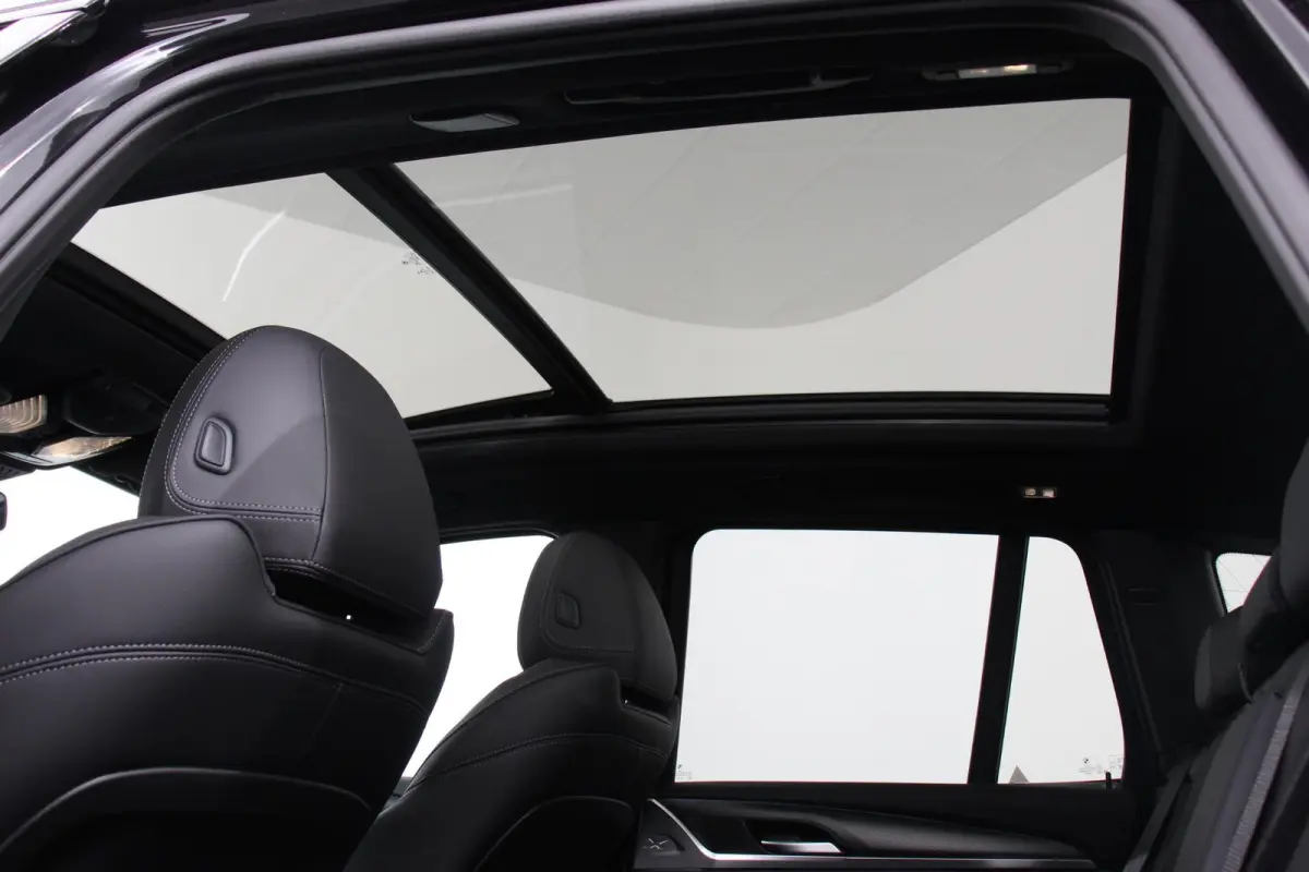 xDrive30e Hybrid M-Sport High Executive Leder Panoramisch Schuifdak Hifi Camera 360 Active Cruise Control Climate Control Parkeer sensoren Lichtmetalen Velgen