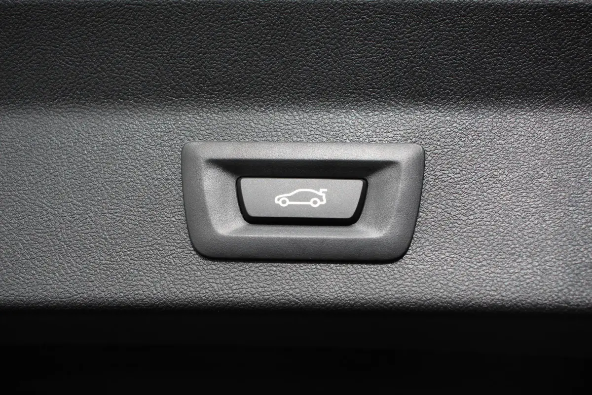 xDrive30e Hybrid M-Sport High Executive Leder Panoramisch Schuifdak Hifi Camera 360 Active Cruise Control Climate Control Parkeer sensoren Lichtmetalen Velgen