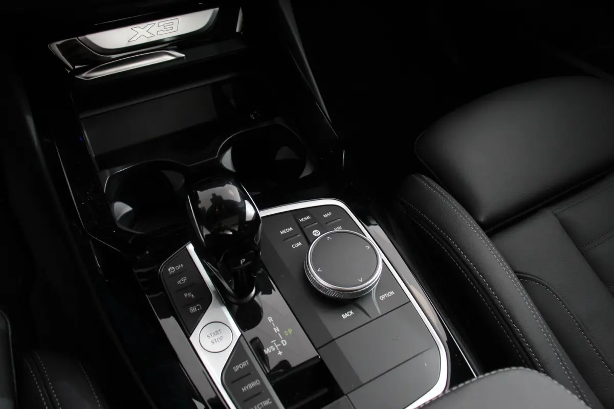 xDrive30e Hybrid M-Sport High Executive Leder Panoramisch Schuifdak Hifi Camera 360 Active Cruise Control Climate Control Parkeer sensoren Lichtmetalen Velgen
