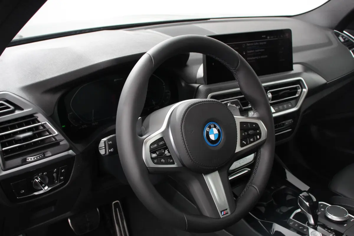 xDrive30e Hybrid M-Sport High Executive Leder Panoramisch Schuifdak Hifi Camera 360 Active Cruise Control Climate Control Parkeer sensoren Lichtmetalen Velgen