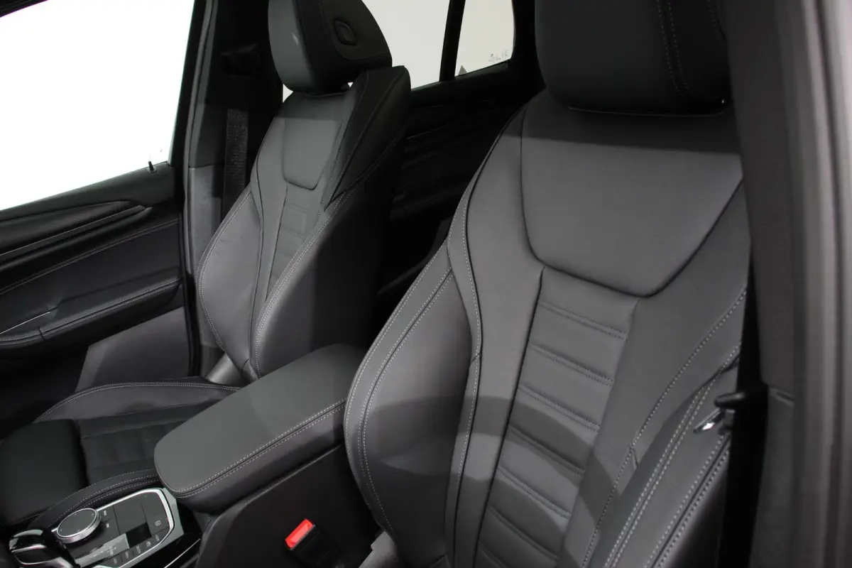 xDrive30e Hybrid M-Sport High Executive Leder Panoramisch Schuifdak Hifi Camera 360 Active Cruise Control Climate Control Parkeer sensoren Lichtmetalen Velgen