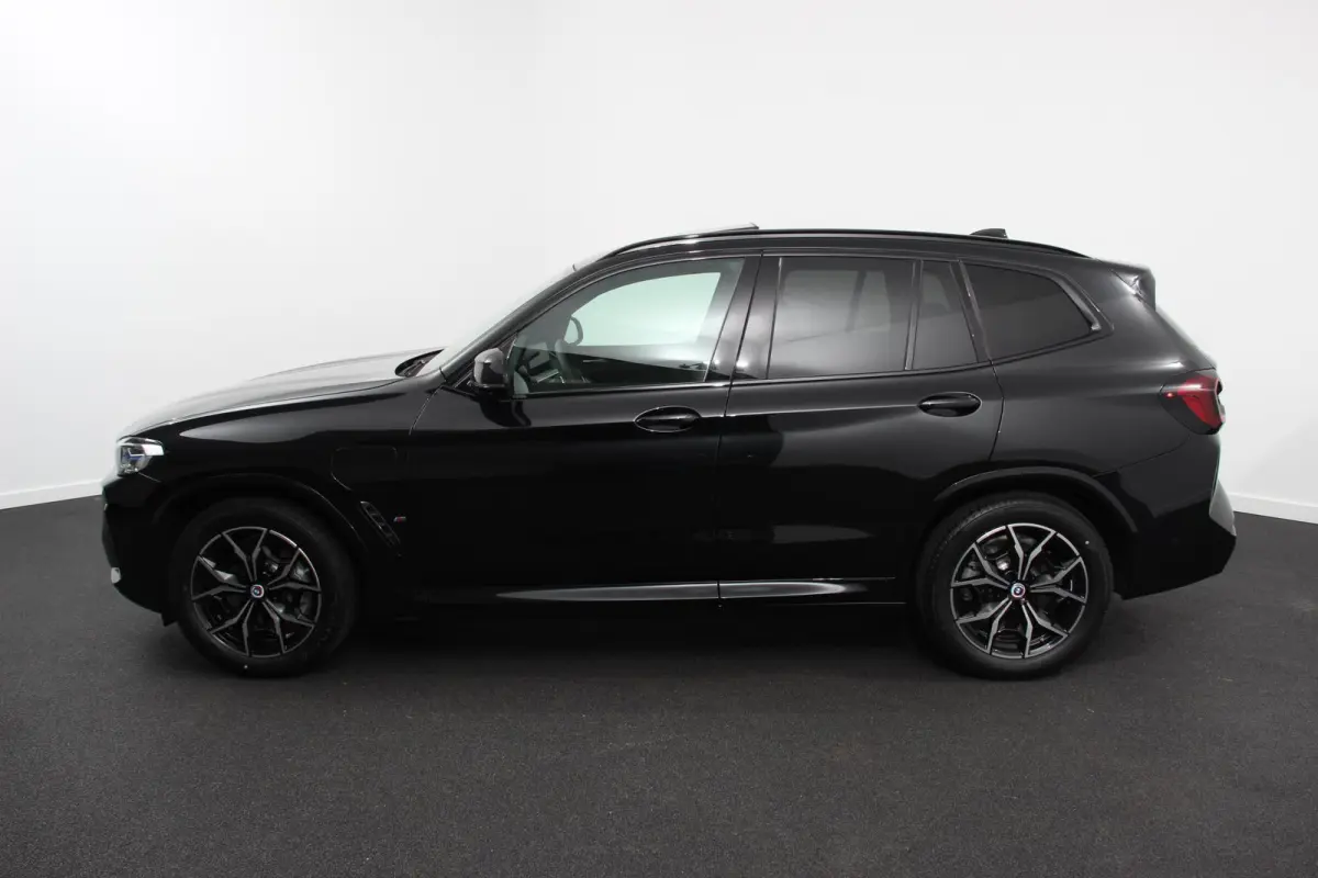 xDrive30e Hybrid M-Sport High Executive Leder Panoramisch Schuifdak Hifi Camera 360 Active Cruise Control Climate Control Parkeer sensoren Lichtmetalen Velgen