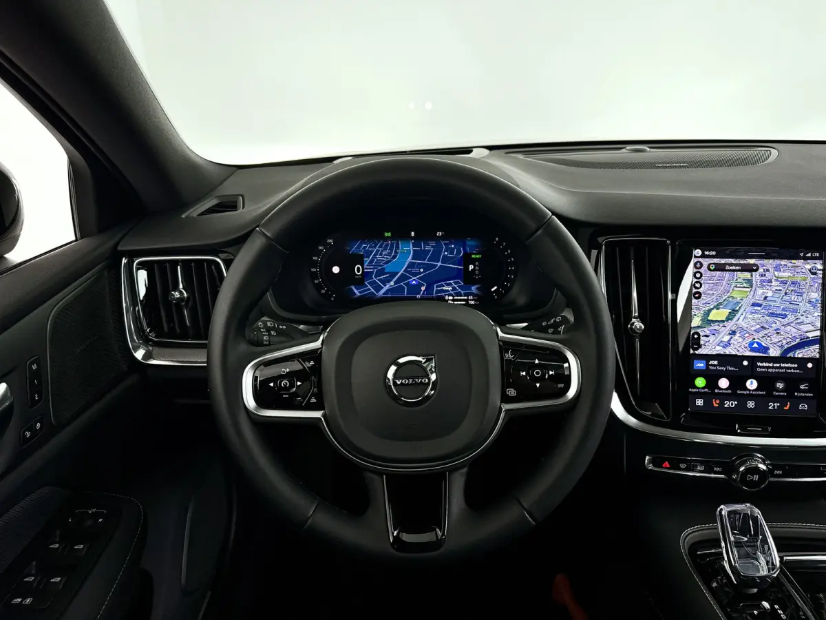 T8 Plug-in hybrid AWD Plus Dark | SOH 100% | Panoramadak | 360° camera | Head-up display | Harman Kardon | Stoel- en stuurverwarming | Trekhaak