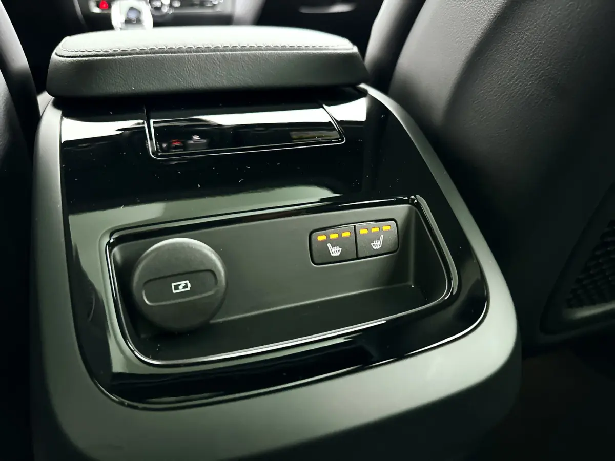 T8 Plug-in hybrid AWD Plus Dark | SOH 100% | Panoramadak | 360° camera | Head-up display | Harman Kardon | Stoel- en stuurverwarming | Trekhaak