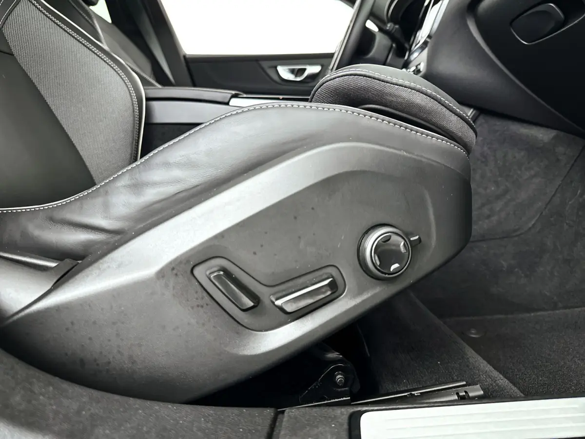 T8 Plug-in hybrid AWD Plus Dark | SOH 100% | Panoramadak | 360° camera | Head-up display | Harman Kardon | Stoel- en stuurverwarming | Trekhaak
