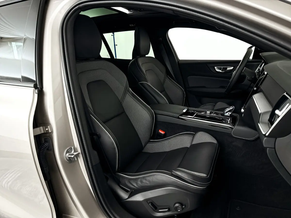 T8 Plug-in hybrid AWD Plus Dark | SOH 100% | Panoramadak | 360° camera | Head-up display | Harman Kardon | Stoel- en stuurverwarming | Trekhaak