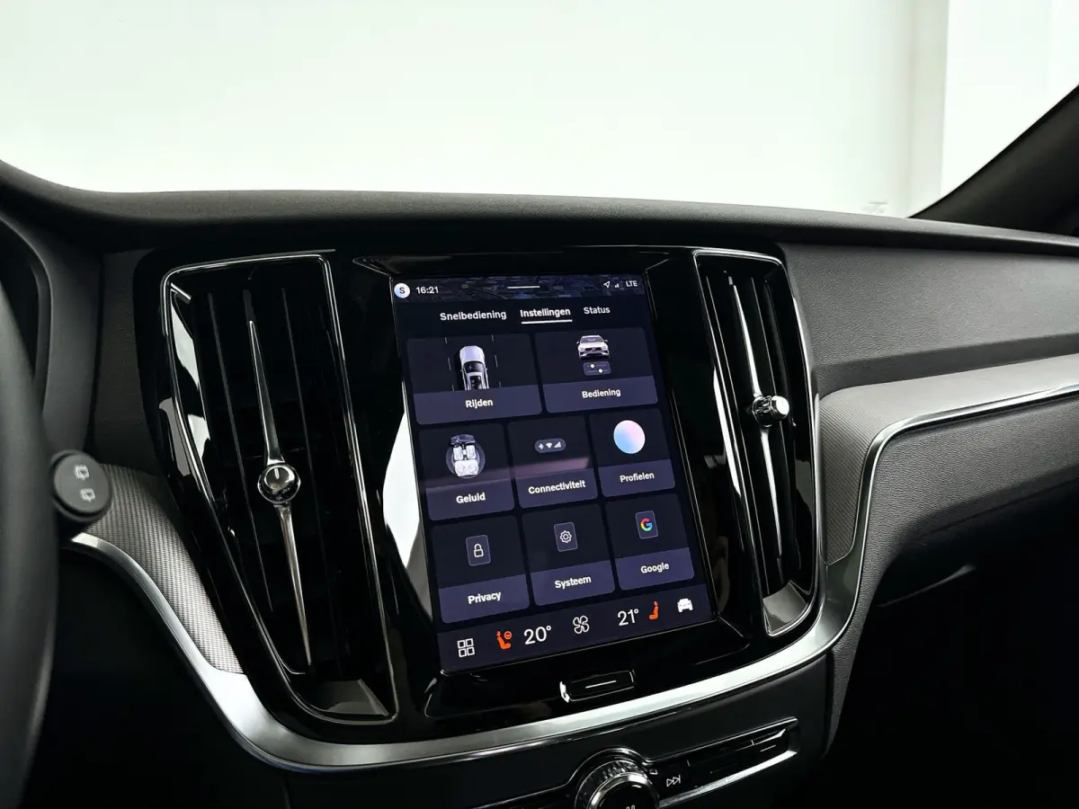 T8 Plug-in hybrid AWD Plus Dark | SOH 100% | Panoramadak | 360° camera | Head-up display | Harman Kardon | Stoel- en stuurverwarming | Trekhaak