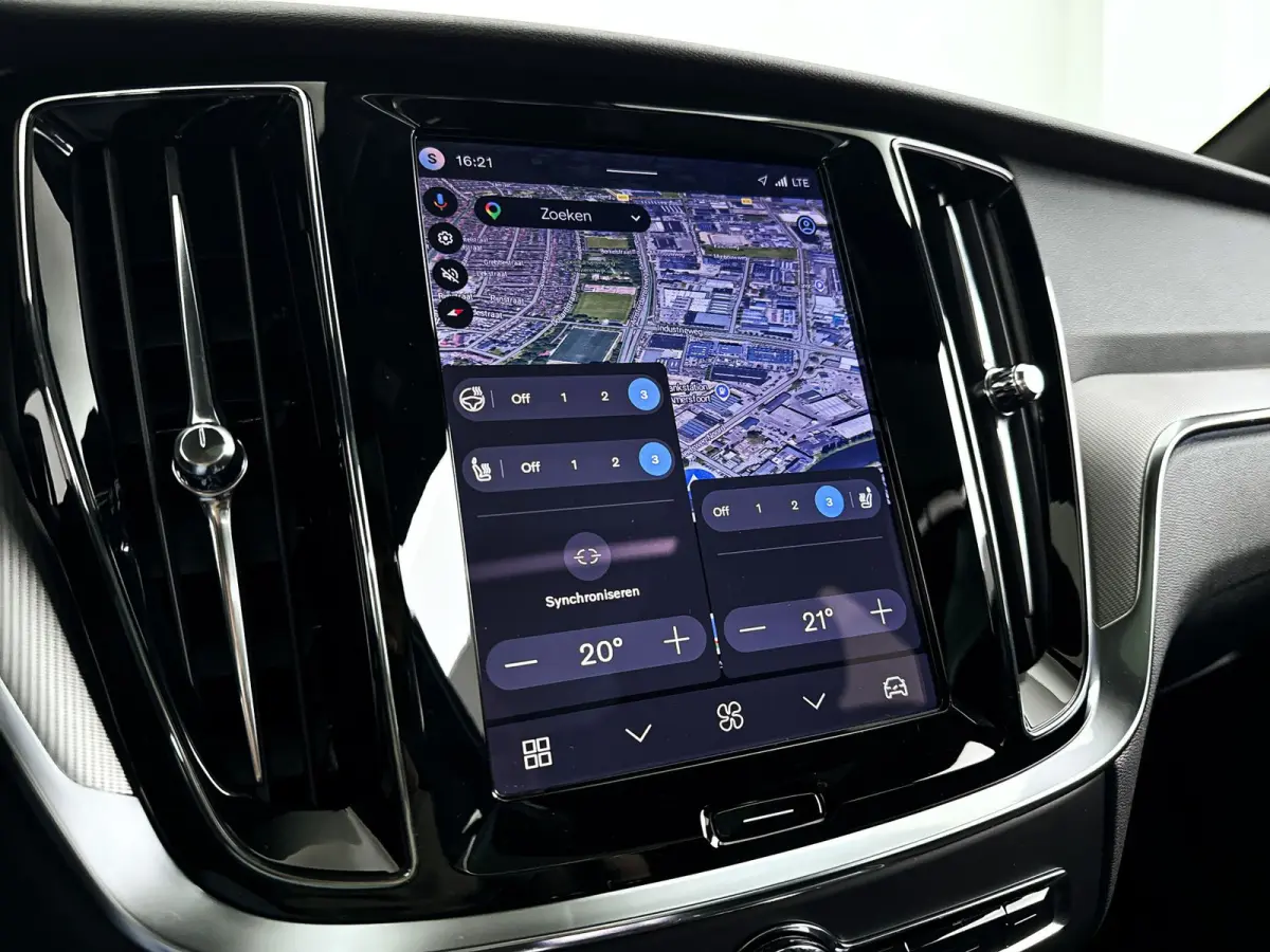 T8 Plug-in hybrid AWD Plus Dark | SOH 100% | Panoramadak | 360° camera | Head-up display | Harman Kardon | Stoel- en stuurverwarming | Trekhaak