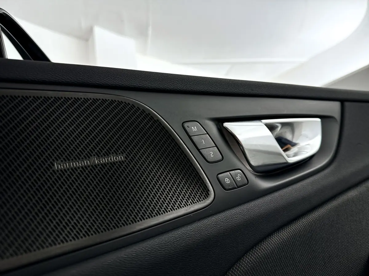 T8 Plug-in hybrid AWD Plus Dark | SOH 100% | Panoramadak | 360° camera | Head-up display | Harman Kardon | Stoel- en stuurverwarming | Trekhaak