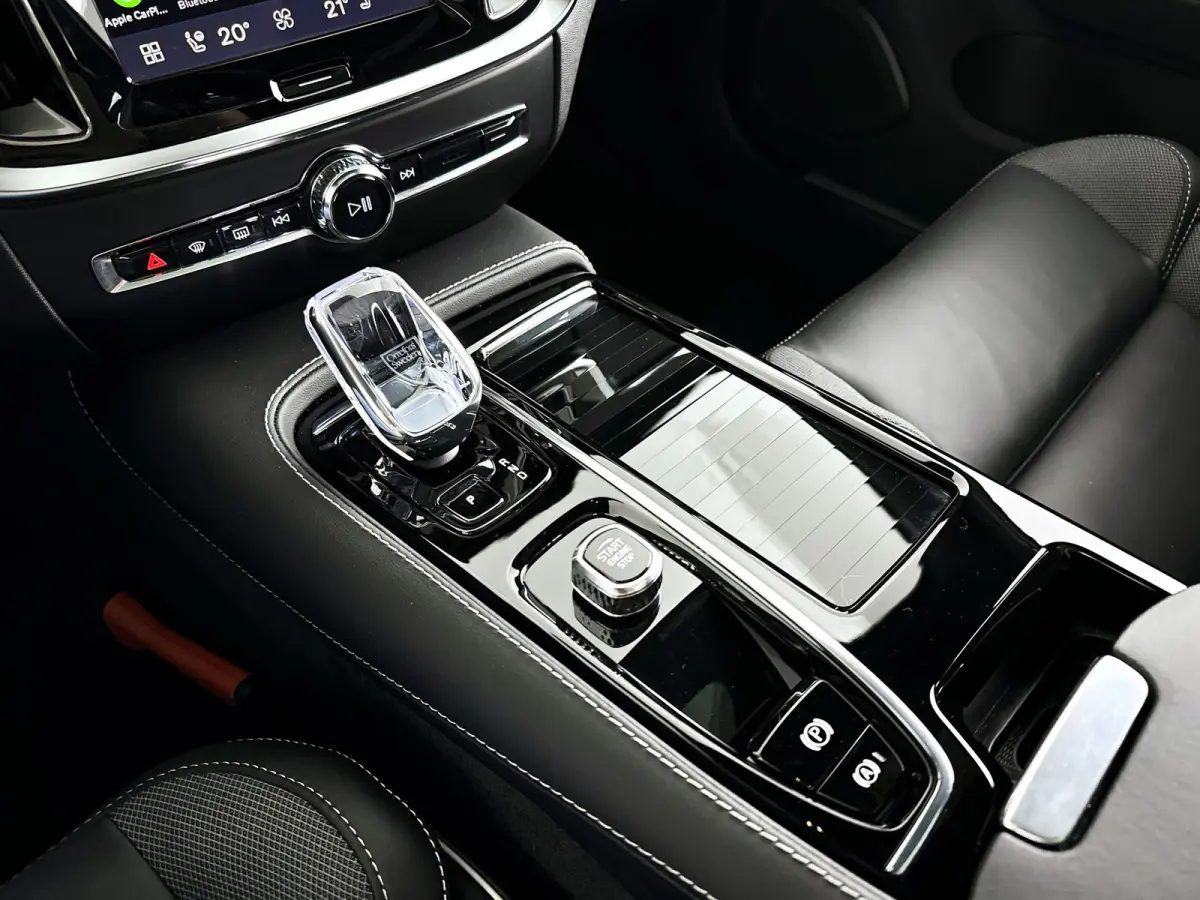 T8 Plug-in hybrid AWD Plus Dark | SOH 100% | Panoramadak | 360° camera | Head-up display | Harman Kardon | Stoel- en stuurverwarming | Trekhaak
