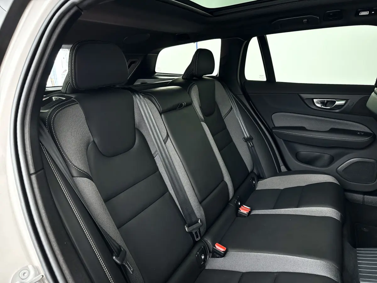 T8 Plug-in hybrid AWD Plus Dark | SOH 100% | Panoramadak | 360° camera | Head-up display | Harman Kardon | Stoel- en stuurverwarming | Trekhaak